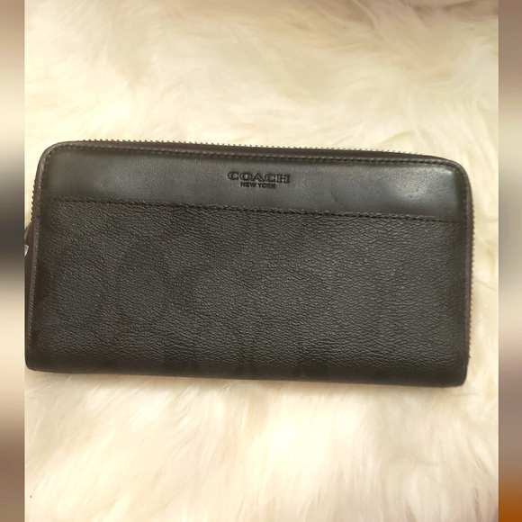 Coach Handbags - Coach Wallet